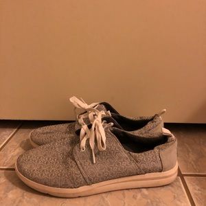 Toms